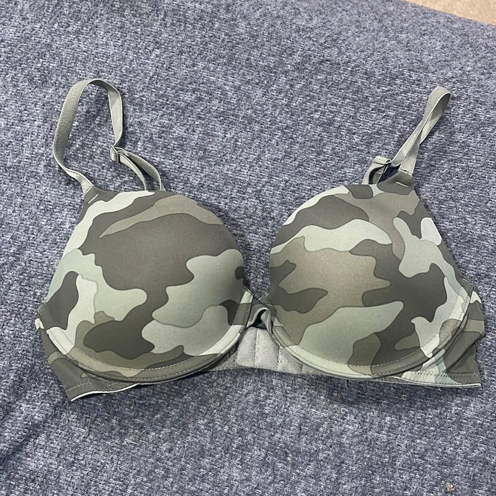 NEW! Victoria’s Secret PINK wear everywhere t-shirt bra